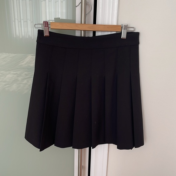 Aritzia Sunday Best Olive Mini Skirt - Picture 4 of 8